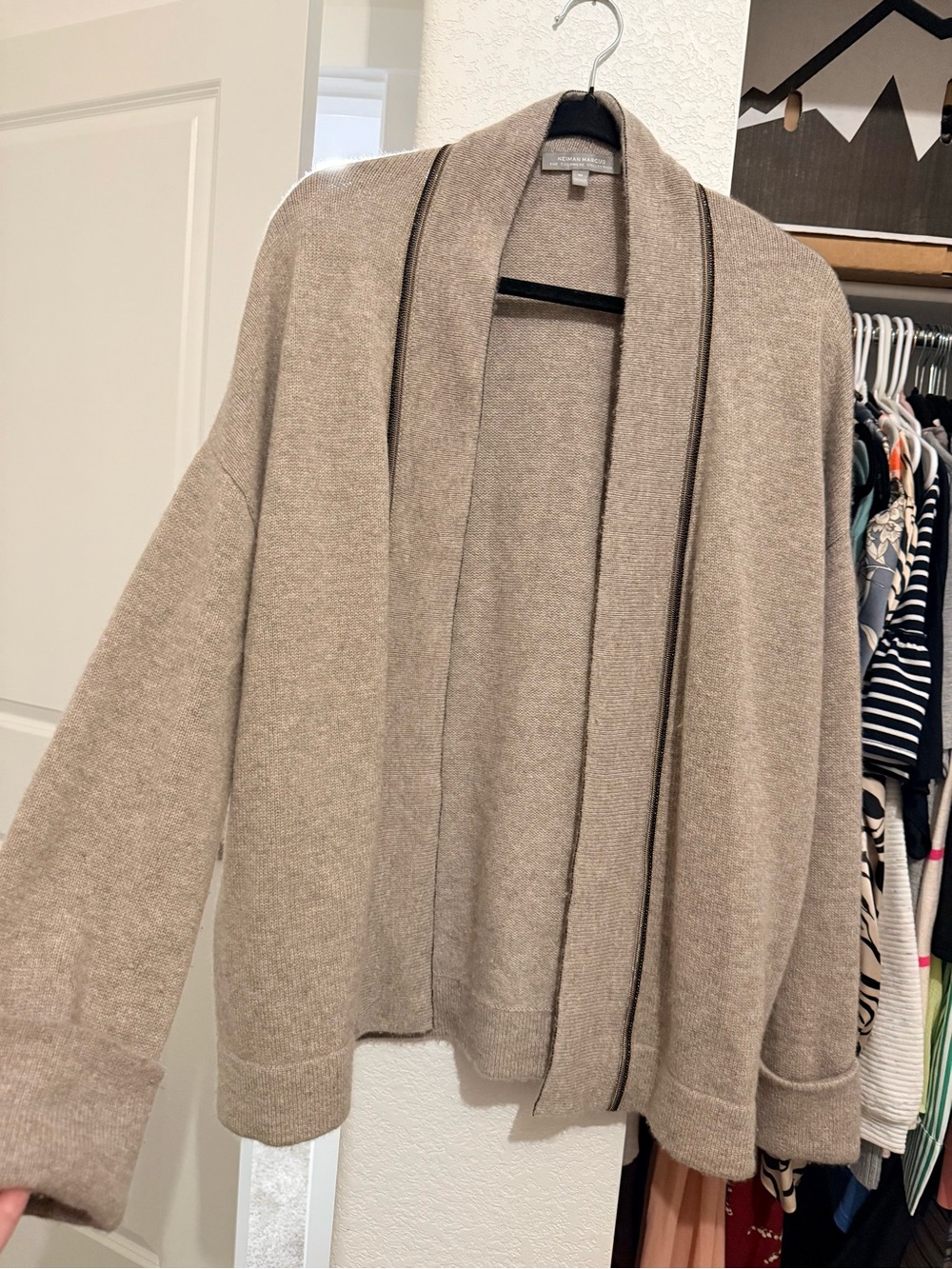 Neiman Marcus 100% Cashmere Cardigan 🤎